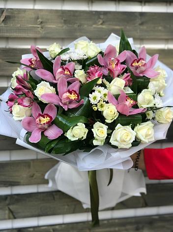 Букет цветов из: Розы и Хризантемы в Североуральске