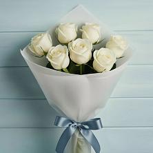 Букет 7 Белых роз Эдлесс Лав в Североуральске