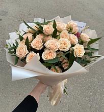 Букет Кремовые розы Латте в Североуральске