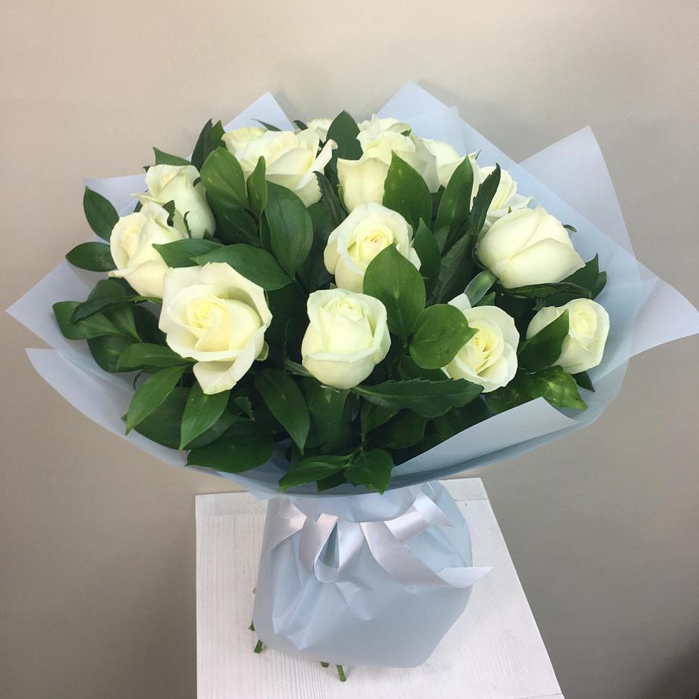 Букет 15 Белых роз Проуд в Североуральске