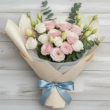 Букет цветов из:  Лизиантусы в Североуральске