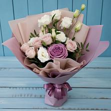 Букет цветов из:  Розы и Лизиантусы в Североуральске