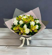 Букет цветов из:  Орхидеи и Розы в Североуральске