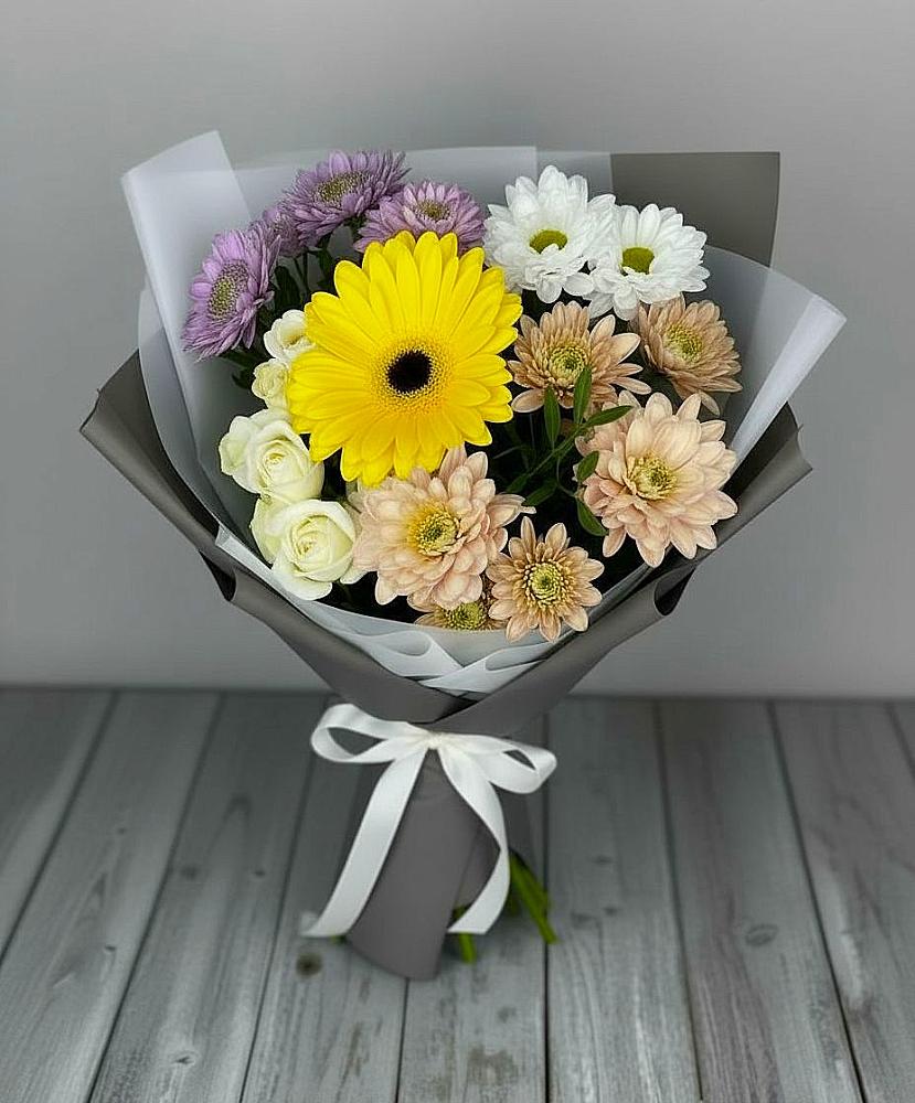 Букет цветов из: Розы, Герберы и Хризантемы в Североуральске