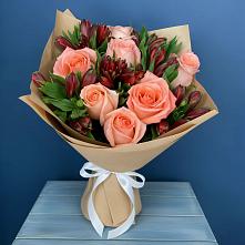 Букет цветов из:  Розы и Альстромерии в Североуральске