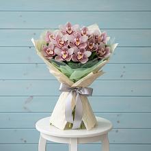 Букет цветов из:  Орхидеи и Розы в Североуральске