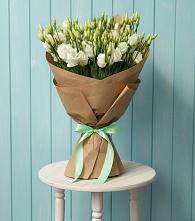 Букет цветов из:  Лизиантусы в Североуральске