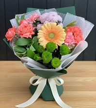 Букет цветов из:  Гвоздики, Розы, Герберы и Хризантемы в Североуральске