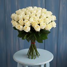 Букет 51 Белая роза Эдлесс Лав в Североуральске