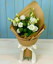 Букет цветов из:  Хризантемы и Лизиантусы в Североуральске