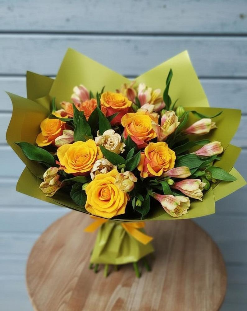 Букет цветов из: Альстромерии и Розы в Североуральске