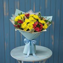 Букет цветов из:  Альстромерии и Хризантемы в Североуральске