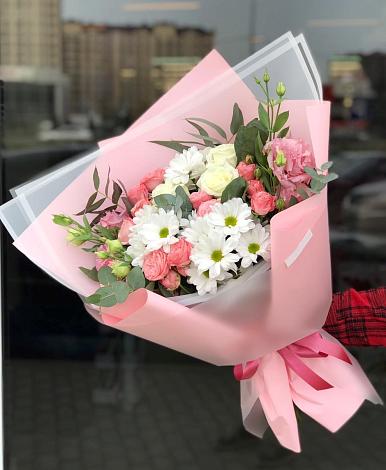 Букет цветов из: Розы, Лизиантусы и Хризантемы в Североуральске