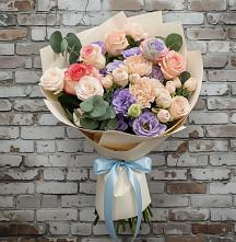 Букет цветов из:  Розы, Лизиантусы и Гвоздики в Североуральске