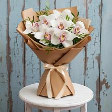 Букет цветов из:  Орхидеи и Розы в Североуральске
